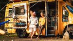 Keren Nih, Suami Istri Ini Sulap Bus Jadi Rumah Berjalan