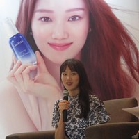 Aktris berusia 28 tahun ini pun menjelaskan perawatan kulit yang dilakukannya untuk menjaga wajahnya tetap cantik dan sehat. Salah satunya yakni Lee Sung Kyung selalu membawa pelembab kemanapun dirinya bepergian. Foto: Foto: Anggi Mayasari/Wolipop