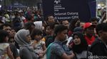 Hujan Deras, Warga Tetap Antusias Datangi GBK