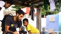 Sebelumnya diberitakan, Nuseir ditolak masuk Indonesia. Dia menduga penolakan itu disebabkan paspor Israel yang dipegangnya. Nuseir mengaku sedih karena tak dapat menampilkan keindahan Indonesia lewat akun Nas Daily. Meski demikian dia enggan mengaitkan penolakan itu dengan politik. (Foto: Facebook Nas Daily)