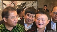 Bos Alibaba Group Jack Ma hari ini dijadwalkan bertemu dengan sejumlah menteri kabinet kerja. Seperti Menkominfo Rudiantara, Menteri Koordinator Bidang Perekonomian Darmin Nasution dan Menteri Perindustrian Airlangga Hartarto. 