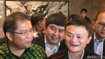 Senyum Lebar Jack Ma Usai Kongkow Bareng Menteri Jokowi