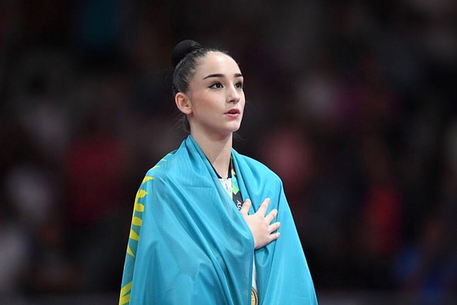 Alina Adilkhanova, atlet senam Kazakhstan yang kecantikan dan prestasinya mencuri perhatian di ajang Asian Games 2018. Kepiawaiannya melakukan senam ritmik membuat Alina menyumbangkan dua emas untuk Kazakhstan di Asian Games 2018. Foto: dok. Instagram
