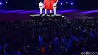 Selain rangkaian acara oleh penampil, juga dikibarkan bendera China selaku tuan rumah Asian Games berikutnya pada 2022. 