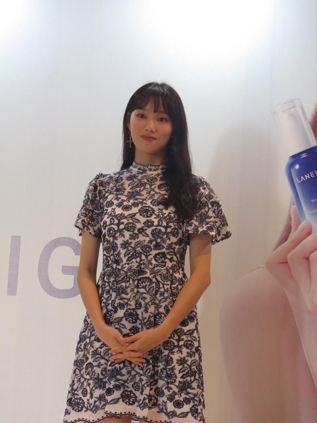 Aktris cantik asal Korea Lee Sung Kyung untuk pertama kalinya datang ke Jakarta, Indonesia sebagai brand ambassador yang memperkenalkan produk terbaru skincare Laneige. Foto: Foto: Anggi Mayasari/Wolipop