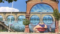 Pria asal Bali ini menyukai melukis mural dan memiliki gelar Seni Rupa dan Seni Terapan. Ia telah lama tinggal di Athena, Yunani dan menjadi salah seorang seniman terkenal dan berpengaruh disana. Istimewa/Boredpanda.