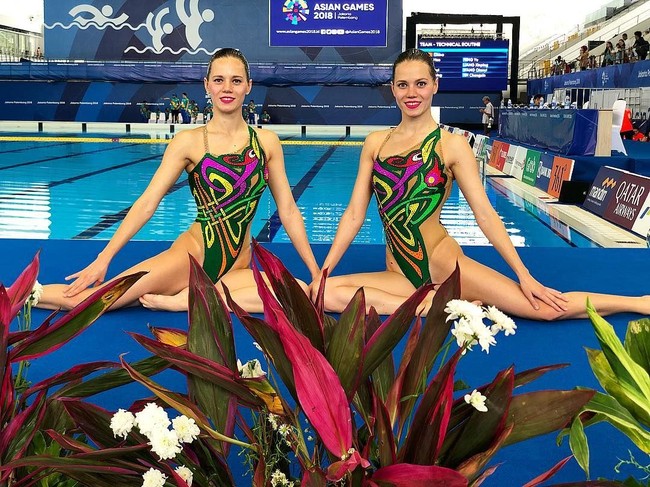 Inilah si kembar cantik dari Kazakhstan yang memukau di pertandingan renang artistik. Yekaterina Nemich dan Alexandra Nemich, demikian nama si kembar juga sukses menorehkan prestasi di Asian Games Mereka membawa pulang medali perunggu saat tampil di technical routine. Foto: dok. Instagram
