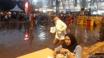 Jelang Closing Ceremony Asian Games, Pintu Masuk GBK Tergenang