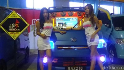 Gadis Makassar dan Mobil Modifikasi