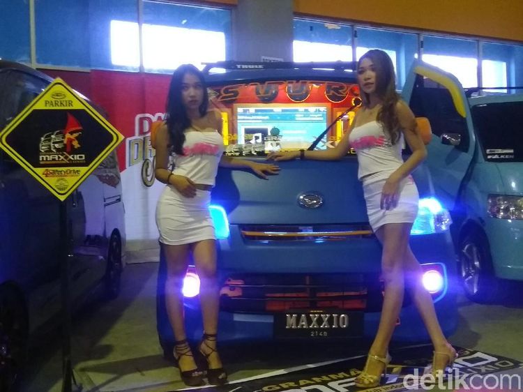 Gadis Makassar dan Mobil Modifikasi