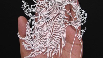 Ia menyatakan bahwa ia tidak memiliki hasil akhir dalam pikiran dan bahwa karya seni itu diciptakan selama proses kerja. Foto: Istimewa/Parth Kothekar