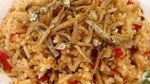 Enaknya Minggu Pagi Sarapan Nasi Goreng Teri yang Gurih Renyah