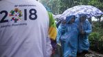 Hujan Deras, Warga Tetap Antusias Datangi GBK