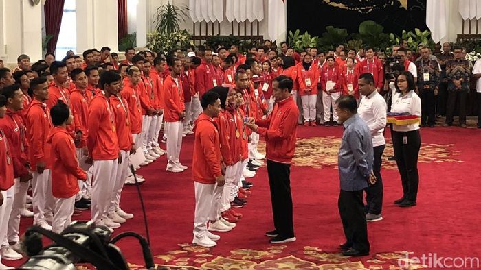 Jokowi beri bonus ke atlet Asian Games (Ray Jordan/detikSport) Jokowi beri bonus ke atlet Asian Games (Ray Jordan/detikSport)