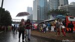 Hujan Deras, Warga Tetap Antusias Datangi GBK