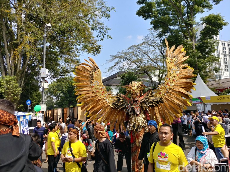 Melihat Kemeriahan Festival Pesona Lokal di Bandung Melihat Kemeriahan Festival Pesona Lokal di Bandung