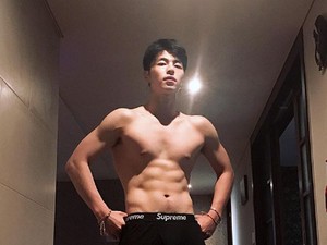 Ini Caranya Kamu Bisa Punya Perut Sixpack Tanpa Olahraga dan Bedah Plastik