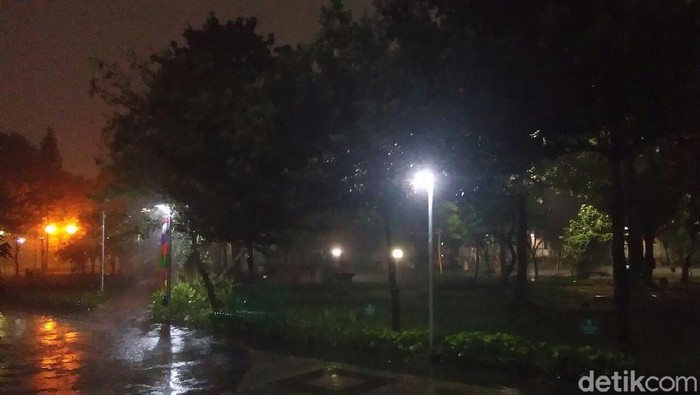 Hujan, Nobar Closing Asian Games di Taman Menteng Terancam Gagal