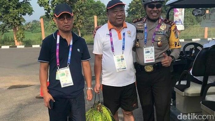 Ofisial Asal India Borong Petai di Jakabaring untuk Oleh-Oleh