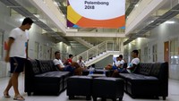 Selain itu, di setiap gedung wisma atlet, panitia juga telah menyediakan ruang berkumpul untuk para atlet bercengkarama yang tersedia di lantai dasar wisma atlet. Istimewa/Antara Foto/Iqbal Lubis.