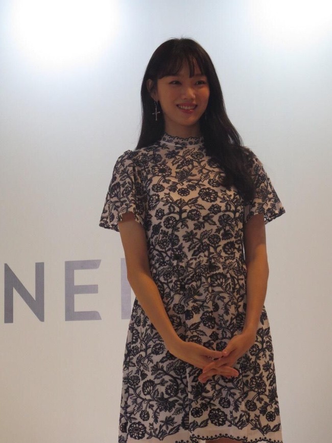 Meskipun Korea dikenal dengan 10 langkah perawatan kecantikan rutin mulai dari penggunaan cleanser, masker hingga eksfoliasi, Lee Sung Kyung mengaku tak melakukan 10 langkah tersebut untuk perawatan wajahnya. Foto: Foto: Anggi Mayasari/Wolipop