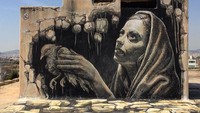 WD dikenal luas dengan mural fotorealistiknya yang seringkali mengangkat tema mengenai masalah sosial, ekonomi dan politik lokal maupun global. Istimewa/Boredpanda.