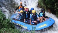 Jeram ini lumayan deras dan menantang untuk ditaklukkan. (Wisma/detikTravel)