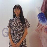 Aku tidak memakai semua langkahnya. Perawatan siang dan malam sangat penting. Sebelum dan sesudah makeup juga sangat penting. Sebelum makeup penting untuk menjaga kelembaban kulit agar wajah tak terlalu kering dan juga berminyak sehingga hasil makeup bisa bagus, terang Lee Sung Kyung. Foto: Foto: Anggi Mayasari/Wolipop