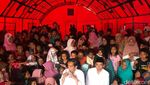 Momen Jokowi Nobar Closing Asian Games Bareng Korban Gempa Lombok