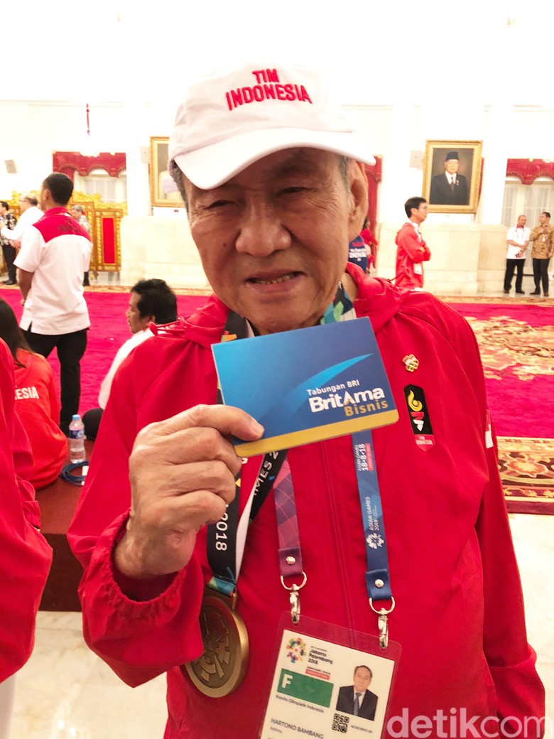 Senyum dan Kesan Orang Terkaya RI Terima Bonus dari Jokowi Senyum dan Kesan Orang Terkaya RI Terima Bonus dari Jokowi