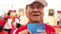 Saat ditanya mengenai uang bonus itu, Bambang tersenyum. Dia mengatakan akan menyerahkan sepenuhnya kepada tim cabang olahraga Bridge Indonesia. (Foto: Ray Jordan/detikcom)
