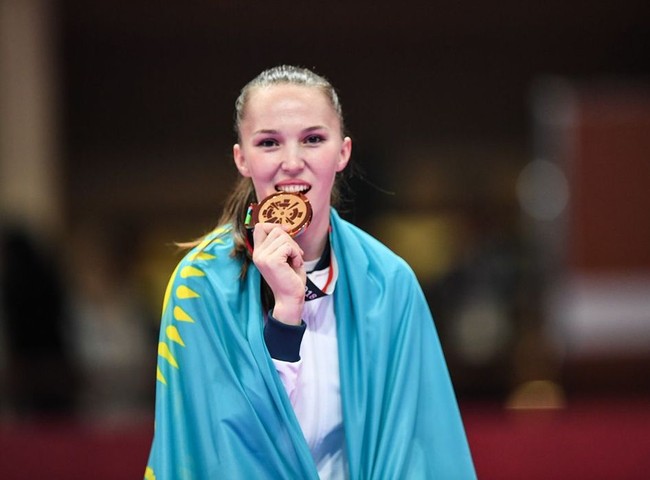 Cantik dan jago karate, itulah sosok Guzaliya Gafurova. Wanita Kazakhstan berusia 26 tahun ini mempersembahkan medali emas Asian Games 2018 untuk negaranya dari cabang olahraga karate. Foto: dok. Instagram