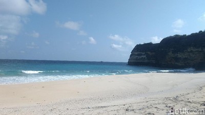 Foto: Pasir Pantai Ini Konon Sembuhkan Rematik dan Stroke