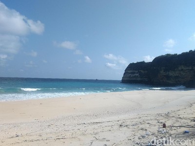 Foto: Pasir Pantai Ini Konon Sembuhkan Rematik dan Stroke Foto: Pasir Pantai Ini Konon Sembuhkan Rematik dan Stroke