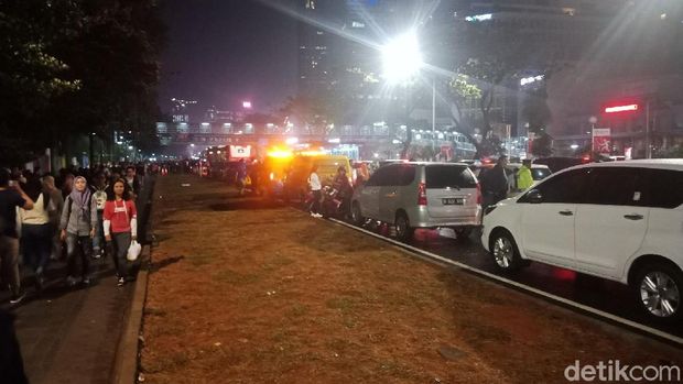 Kondisi lalin di Jalan Jenderal Sudirman terpantau macet usai penutupan Asian Games