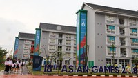 Deretan bangunan berlantai lima itu terlihat meriah dengan hiasan warna-warni. Inilah tempat tinggal para atlet dari berbagai negara yang menjadi peserta Asian Games 2018 dan melaksanakan pertandingan di Jakabaring Sport Center, Palembang. Istimewa/Antara Foto/Iqbal Lubis.