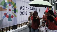 Para penonton fanatik ini adalah mereka yang hanya bermodal tiket festival.