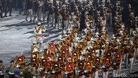 Acara dimulai dengan aksi marching band.