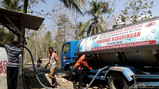 Kekeringan Meluas, BPBD Dropping Air ke Blitar Selatan Tiap Hari