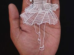 Karya Seni Luar Biasa dari Potongan Kertas Putih