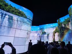 Dibuat Takjub Lorong TV Raksasa LG