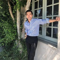 Sebelumnya, Siwon memang suka pakai padanan kemeja dan celana panjang. Gaya yang membuatnya terlihat maskulin sekaligus rapi itu pun kerap dipamerkan di Instagram. Foto: Instagram @siwonchoi