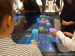 Samsung Sewa Satu Gedung Full Pamer Note 9 dan TV 8K