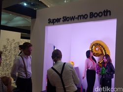 Samsung Sewa Satu Gedung Full Pamer Note 9 dan TV 8K