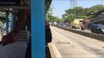 Penampakan JPO Nyaris Roboh di Jakbar yang Bikin Penumpang Manjat