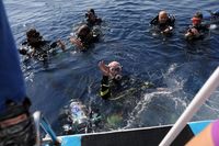 Pecahkan Rekor! Ini Scuba Diver Tertua di Dunia