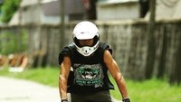 Salah satu aksi stuntman asal Thailand ini. 