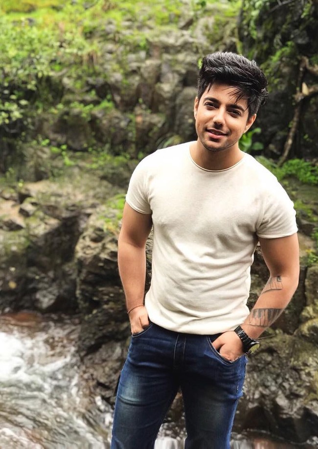 Berusia 27 tahun, Siddharth Slathia meraih popularitasnya setelah menyanyikan ulang lagu soundtrack film Aashiqui 2, Tum Hi Ho. Dia membawakan lagu tersebut dalam versi berbeda. Foto: Instagram