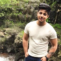 Berusia 27 tahun, Siddharth Slathia meraih popularitasnya setelah menyanyikan ulang lagu soundtrack film Aashiqui 2, Tum Hi Ho. Dia membawakan lagu tersebut dalam versi berbeda. Foto: Instagram