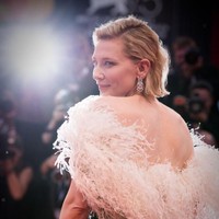 Sederet aktris ternama dan pesohor dunia melangkahkan kakinya di karpet merah Venice Film Festival 2018, Venesia, Italia. Mereka pun berlomba-lomba memberikan gaya terbaiknya di festival film bergengsi yang berlangsung 29 Agustus - 8 September itu. (Foto: Getty Images)